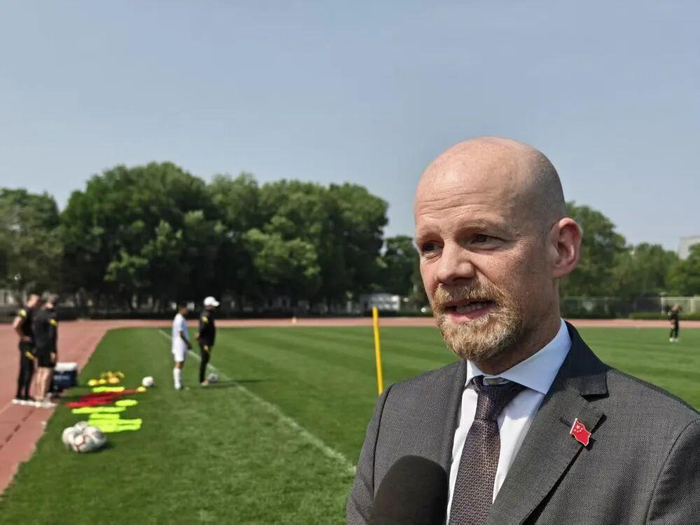 Kaiyun Sports-开云体育-国际足联官员到访中国，世界杯转播权报价暴跌超五成含打包方案|格拉夫斯特伦|u17世界杯|中国男足|中国足协|女足_新浪新闻
